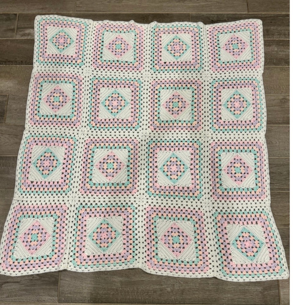 Handmade Crochet Granny Square Blanket Pastel Pink Mint Vintage Afghan‎ 48x46